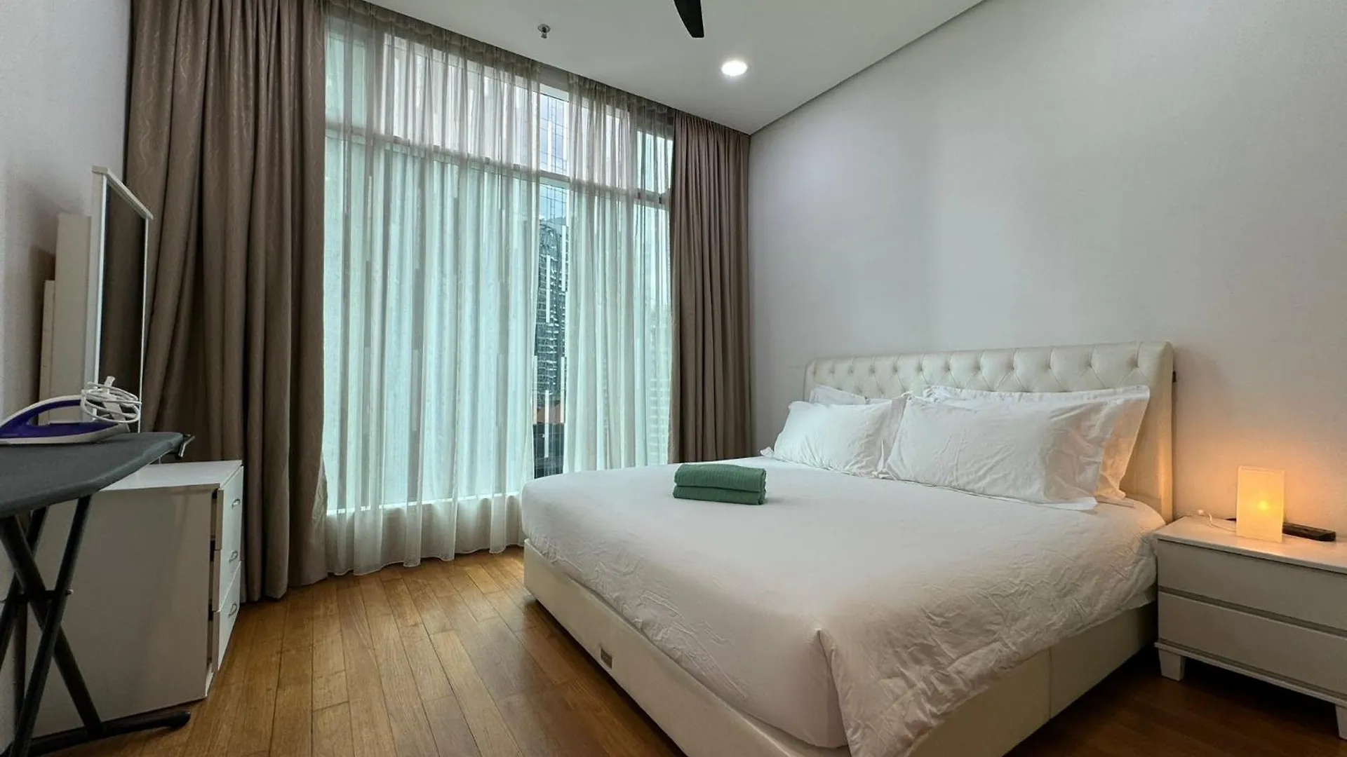 Soho Suites Klcc By Alucard'S Cat Kuala Lumpur Malaysia